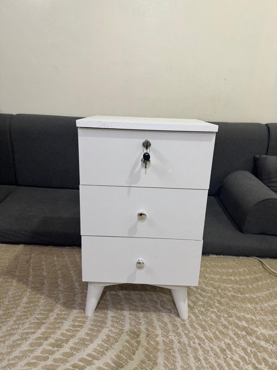 3-Drawer Nightstand – Compact Bedside Table with Storage for Bedroom or Living Room